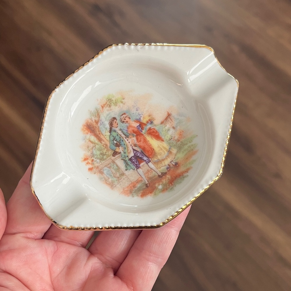 Vintage Ashtray Porcelain Bavaria with Gold Accents (Germany)